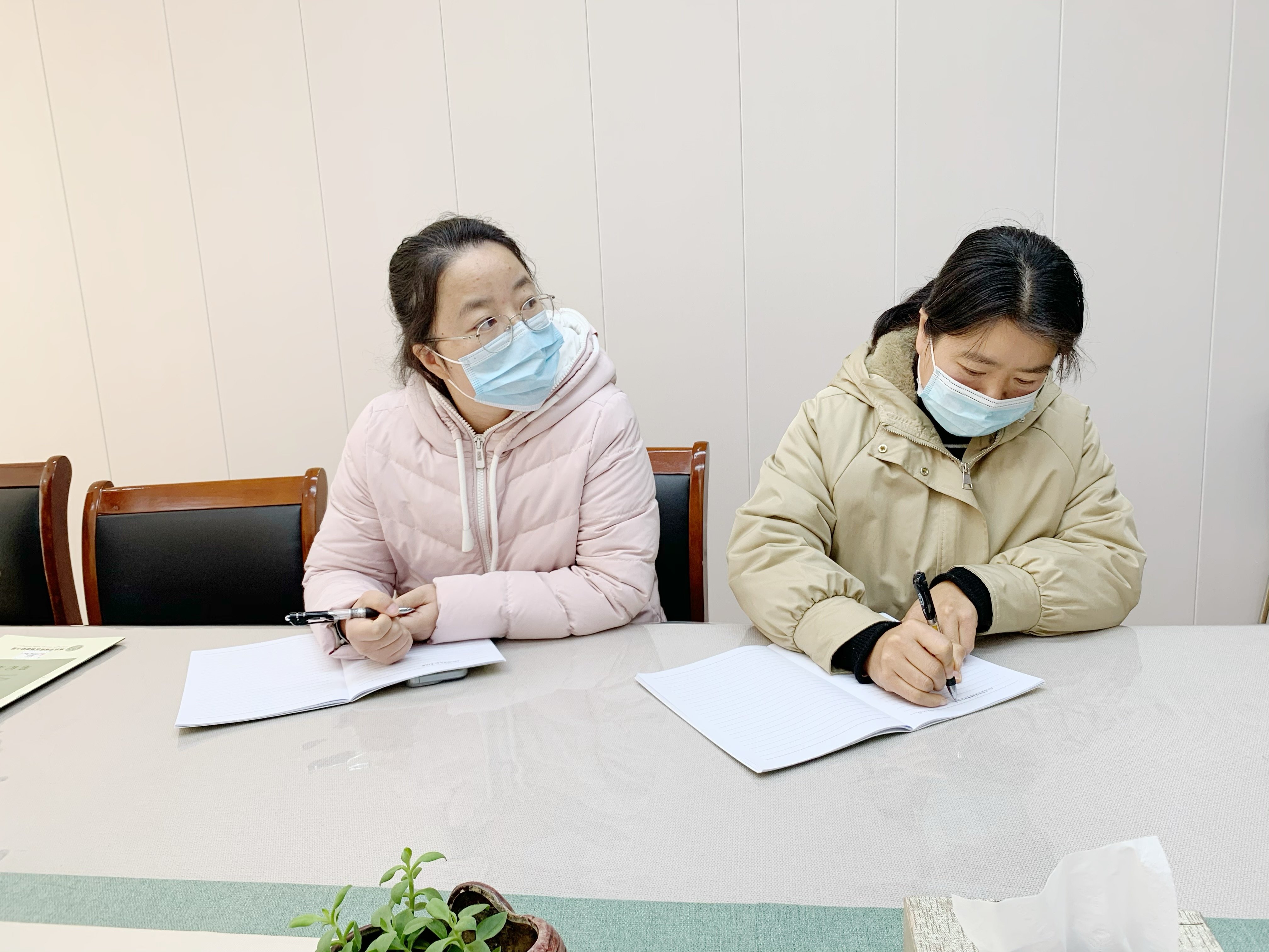 221214共同学习  一起成长——栖霞幼儿园红枫园业务学习（有图）_html_m2e40a44.jpg