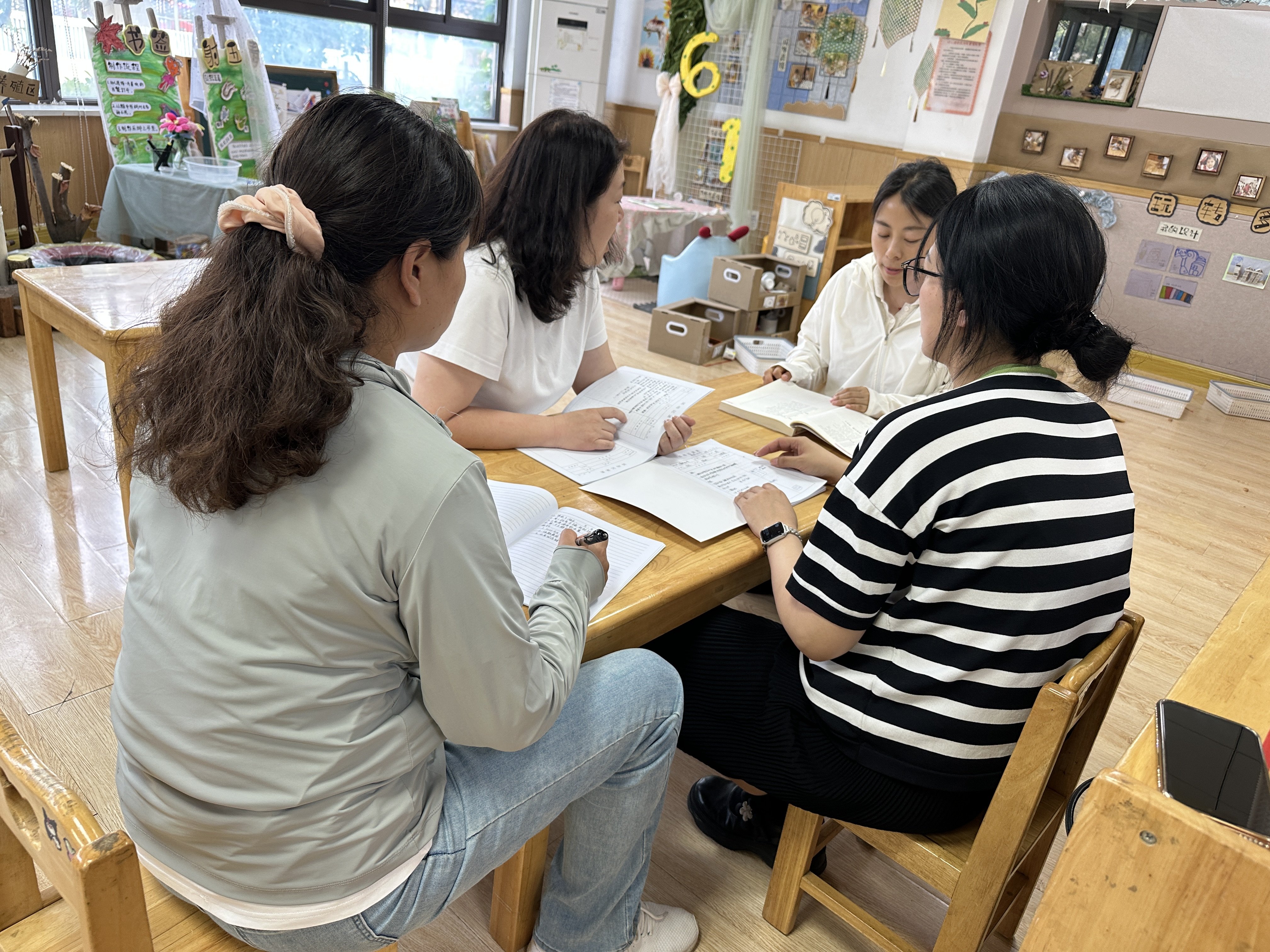【枫香栖幼】立足儿童 共享智慧  ——栖幼五福园中班《愉快的夏日》课程审议
