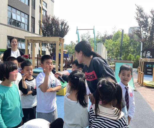 240422网络安全，你我“童”行——栖霞幼儿园翡翠天悦园网络安全国旗下讲话_html_m5ae4ff88.jpg