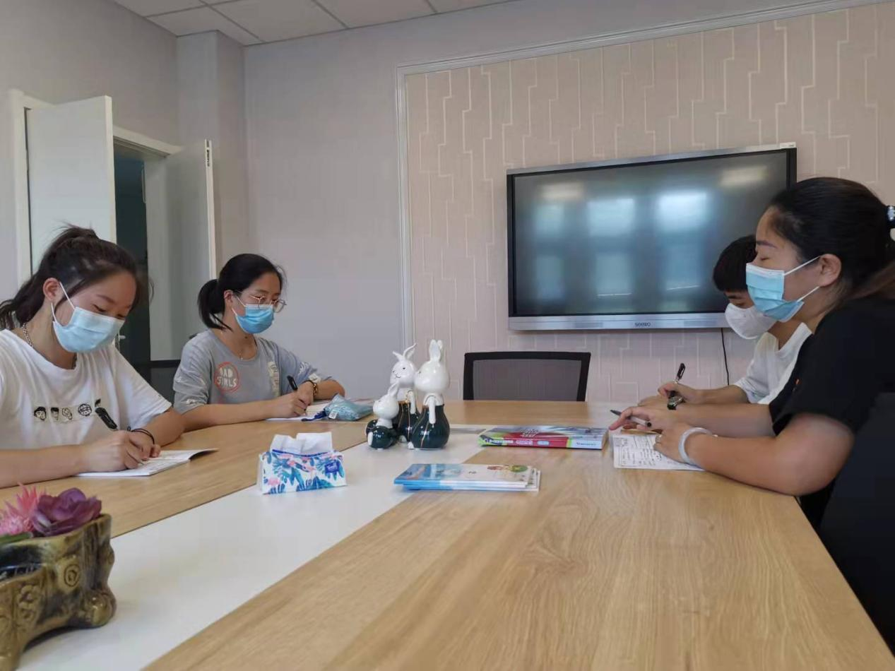 【枫香栖幼】凝心聚力、砥砺前行  ——栖霞幼儿园翡翠天域园大班年级组期初课程研讨