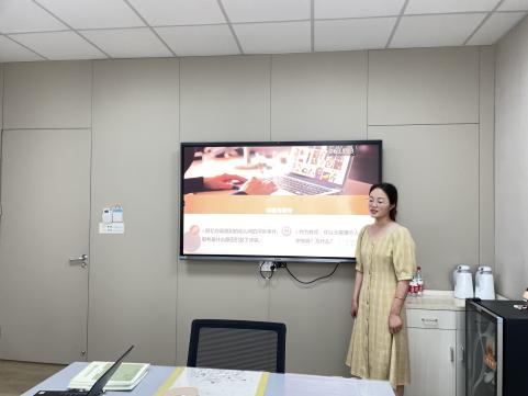 “教”以潜心 “研”以致远——栖霞幼儿园翡翠天悦园社会领域教研组活动（四）_html_m23cb3215.jpg