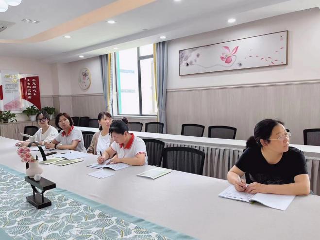 220606加强教职工们认知度 构建幼儿平安线——记栖霞幼儿园石埠湾园教职工传染病预防培训 万紫薇_html_m1a1b18b0.jpg