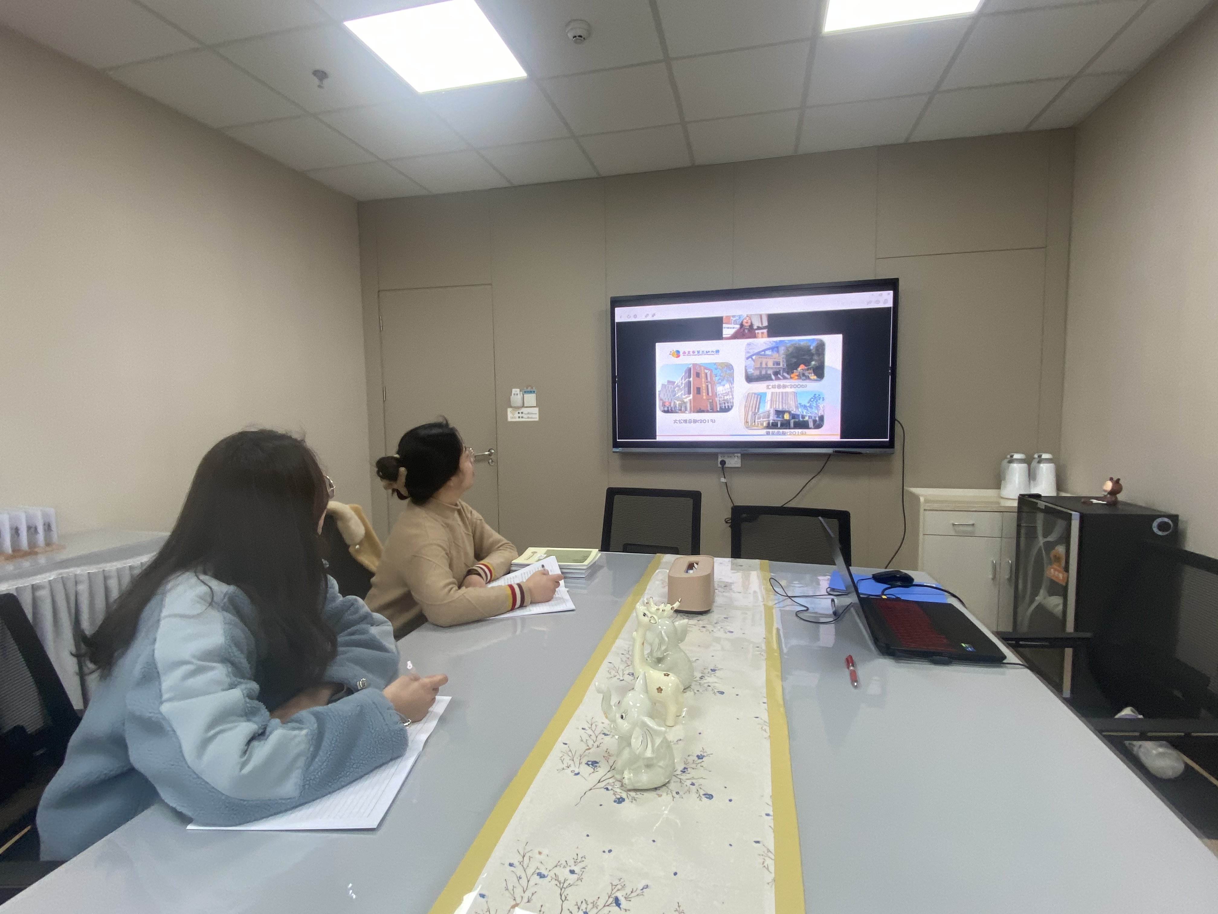 230225以美育人 寓教于谐——栖霞幼儿园翡翠天悦园业务学习活动_html_m6cf4c527.jpg