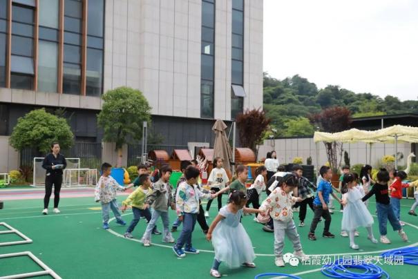 220522携手共进 温暖同行——栖幼五福园协同翡翠天域园开展结对帮扶活动_html_1ace6c23.jpg