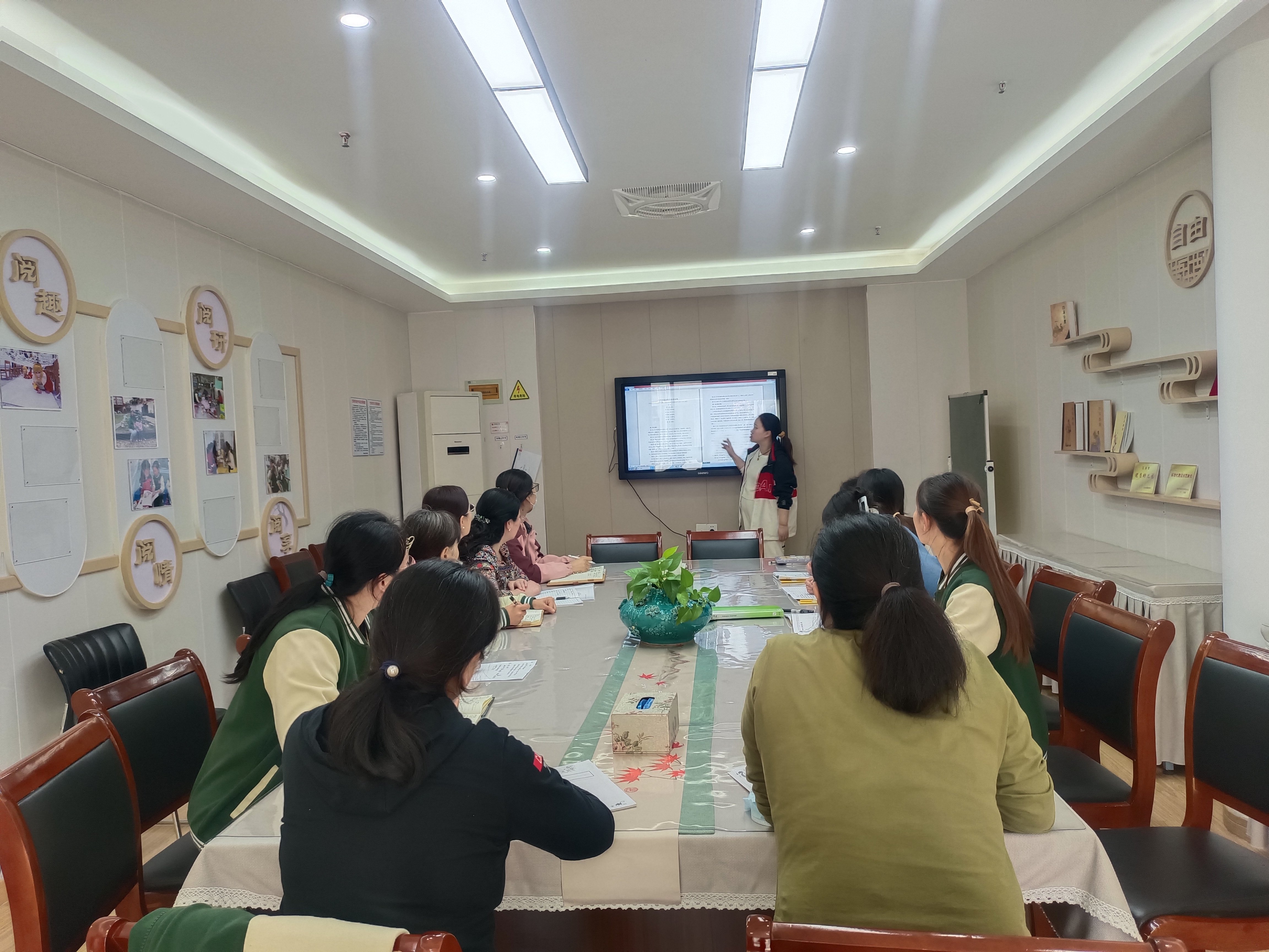 231023助力家庭教育 共促幼儿成长——栖幼红枫分园师德学习《江苏省家庭教育促进条例》 -插照片_html_m14a387e9.jpg