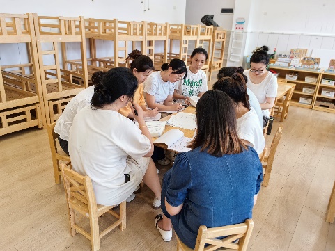 240822“审”中有悟 “议”后前行——栖霞幼儿园翡翠天域园大班年级课程审议活动_html_7f5d4d13.jpg