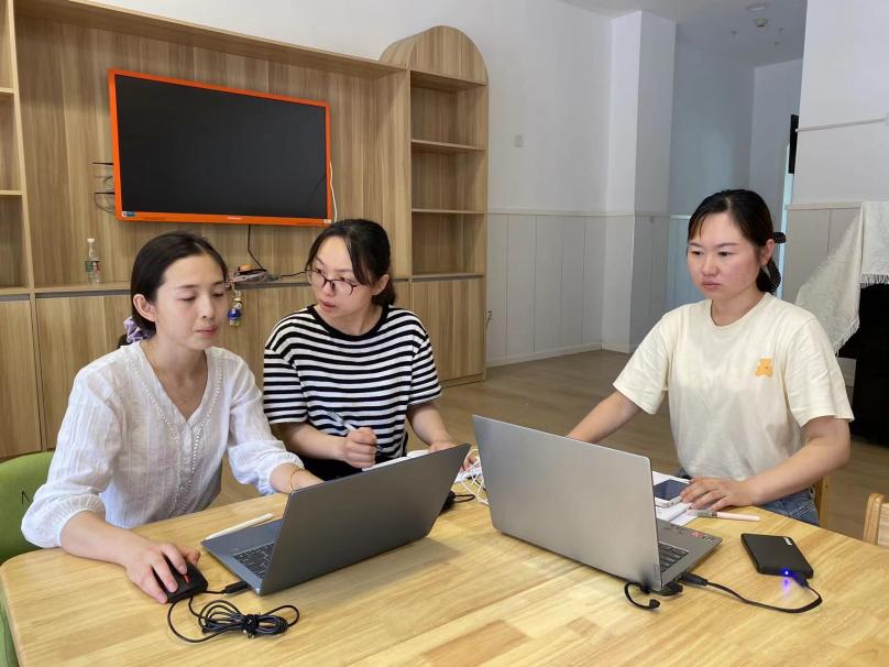 【枫香栖幼】信息时代新技术，专业培训促提升  ——栖霞幼儿园信息组学习活动