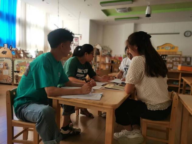 220627课程后审议 师幼共发展——记栖霞幼儿园翡翠天域园大班组课程审议活动_html_1d94bb3a.jpg