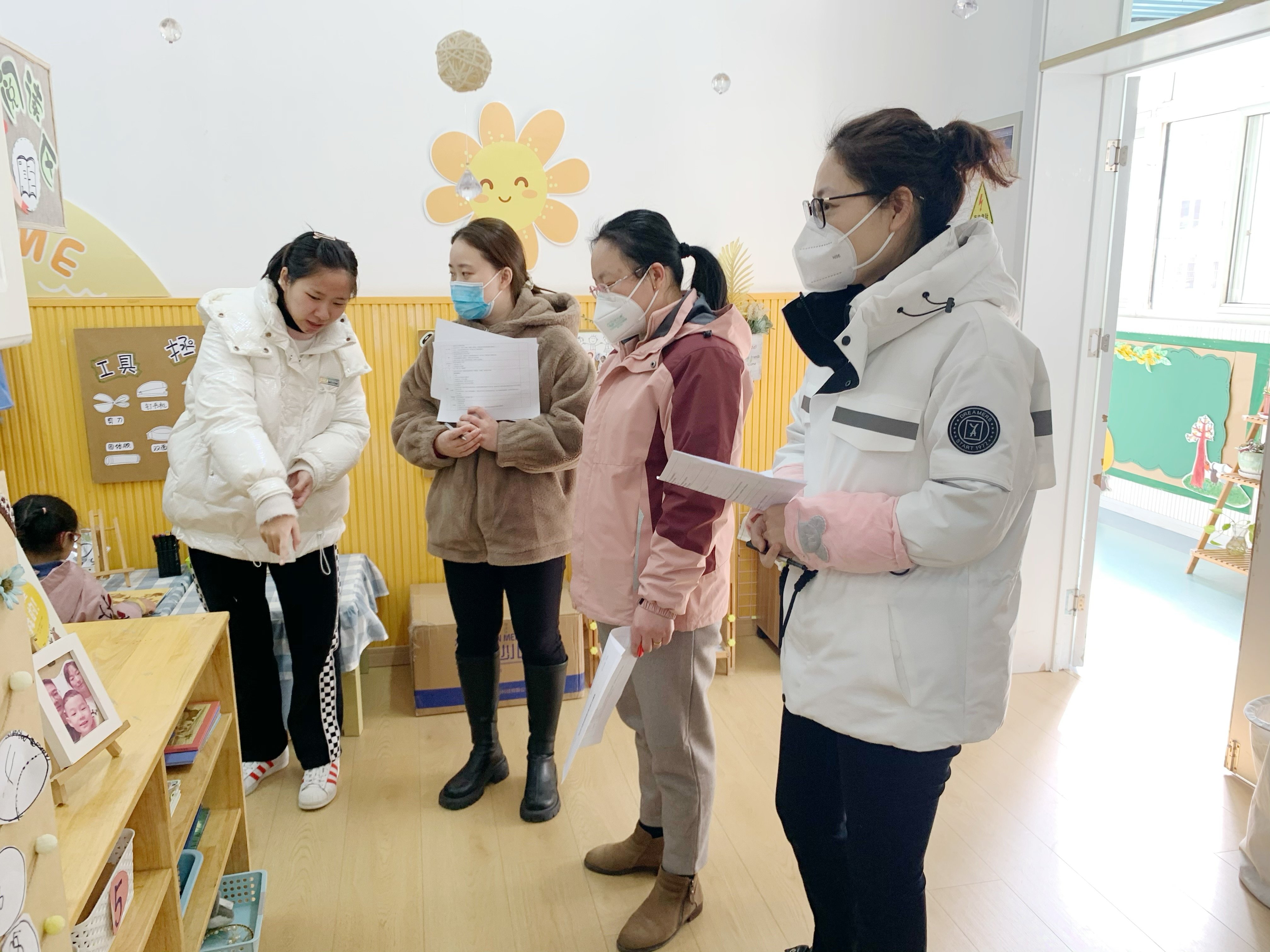 230224阅读润书香  阅读启童心——栖幼红枫分园阅读区评比活动 （有图）_html_m447b64e6.jpg