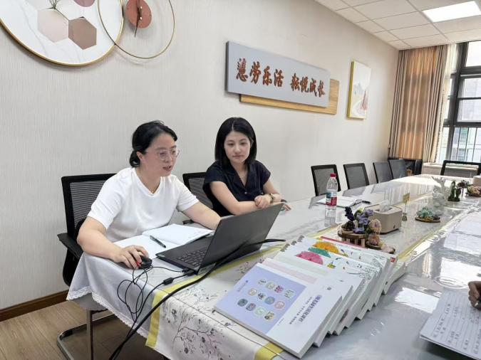 250905凝心聚力谋新篇 深耕课程促成长——栖霞幼儿园翡翠天悦园课程中心组活动（一）(2)_html_m4c33c7e4.jpg