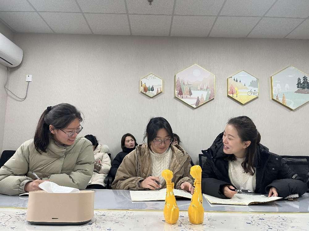 20231224潜心钻研 凝心优化——记栖霞幼儿园翡翠天悦园环境教研组活动 孙姗姗_html_m71663341.jpg