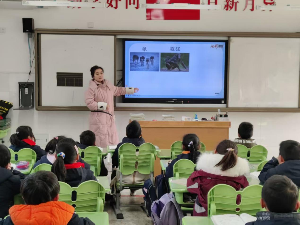【湖畔·童化课堂】点燃思维火花，照亮学习之路——记金陵小学（仙林湖校区）二年级语文组教研活动_html_5e600015.jpg
