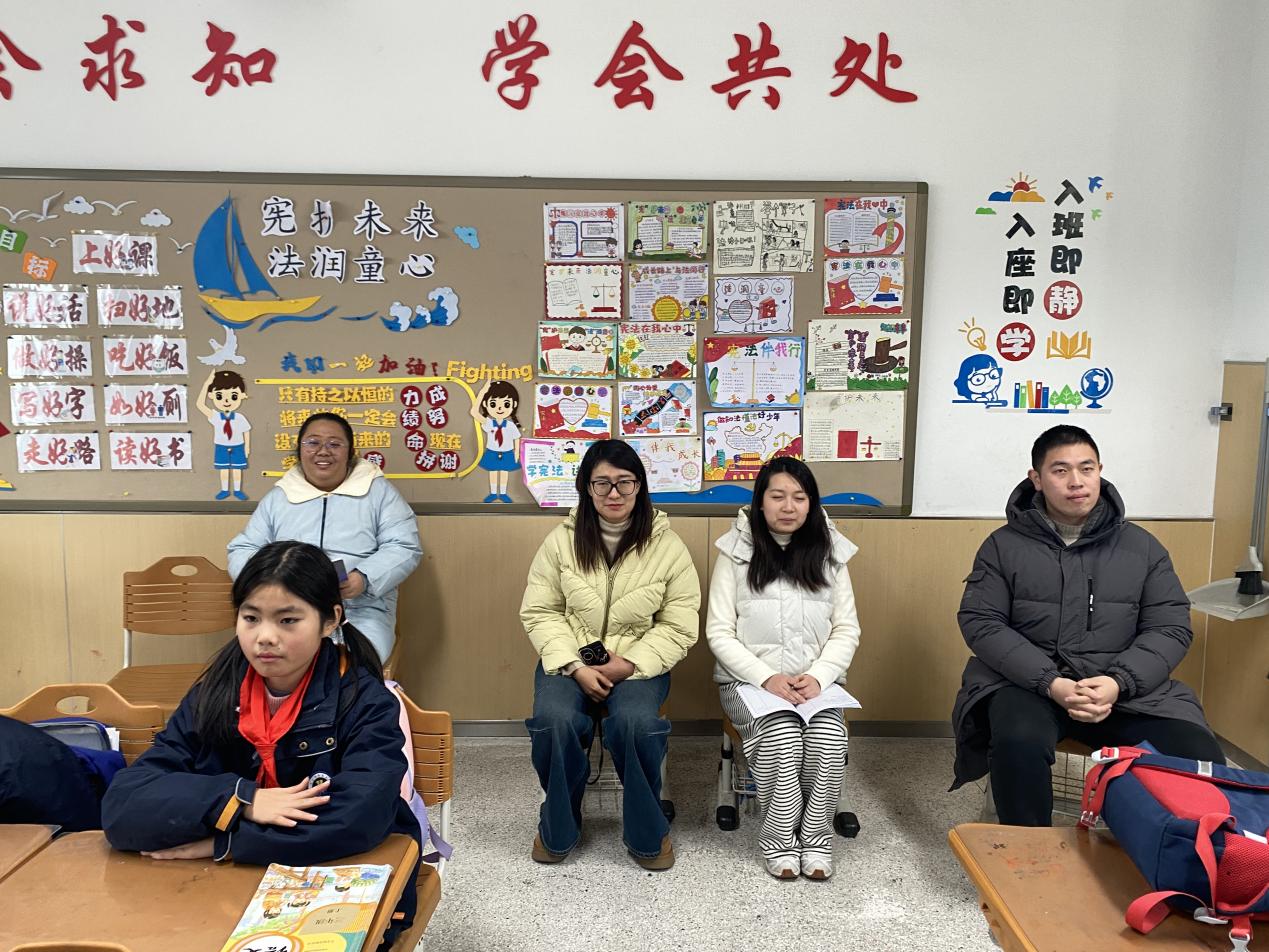 【湖畔·童化课堂】搭建多维支架，遨游童话世界，探索整本书之美 ——记金陵小学（仙林湖校区）三年级语文教研活动_html_3b28ac1f.jpg