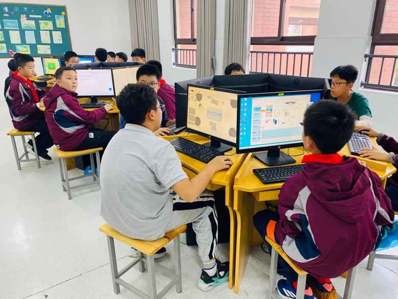 【湖畔·童化课堂】课堂展风采，以研促成长——记信息教研组第三次教研活动_html_m12fa7199.jpg