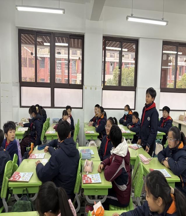 【湖畔•童化课堂】高效复习研课堂，交流研讨迎期末——记英语组第十七周校本教研_html_61b71673.jpg