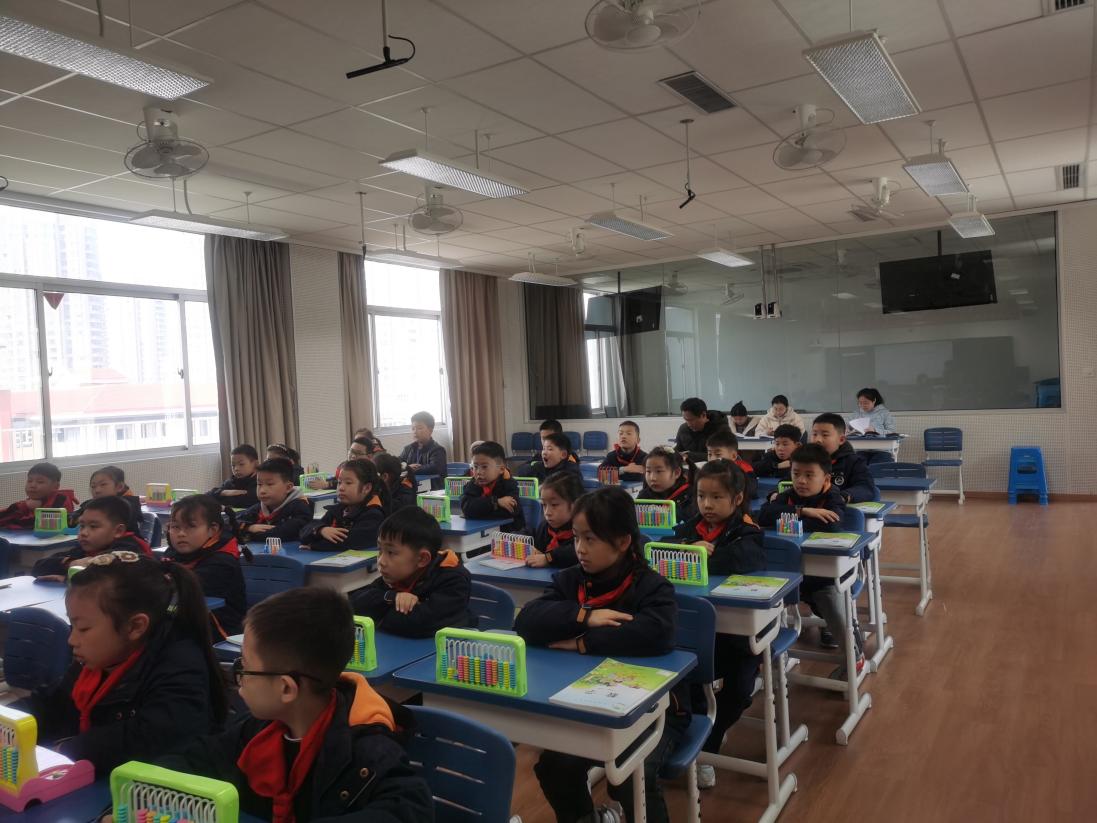 【湖畔·童化课堂】物数对应，培养数感——数学校本研修之课例研讨（196）_html_m5e954f0.jpg