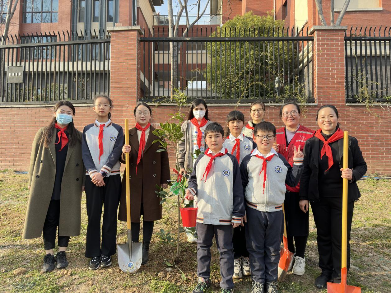 相约春天 共植希望——记金陵小学2024年植树节活动_html_m3c8a9234.jpg