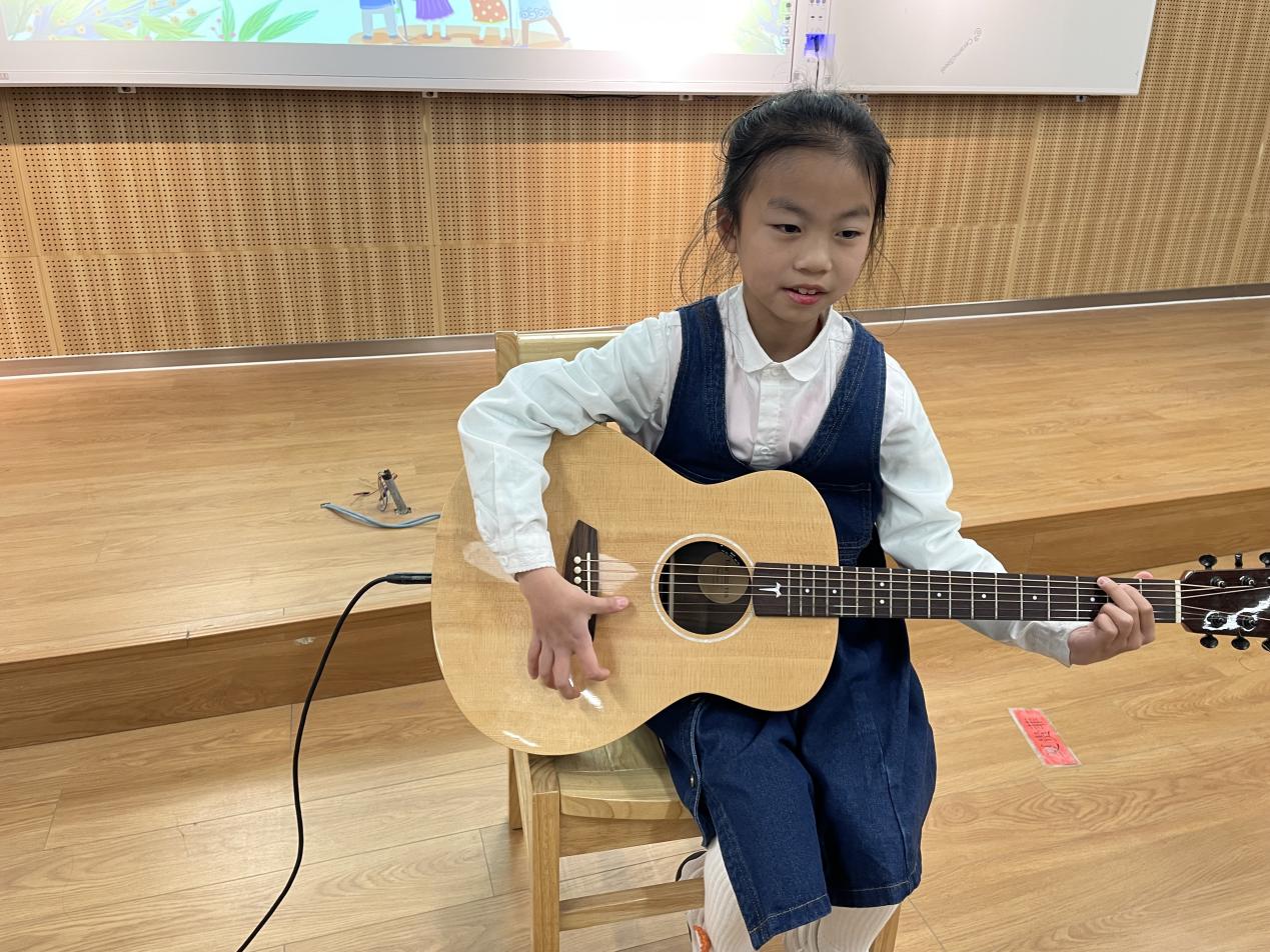 【湖畔·全学科活动周】“音”味有你，“乐”享童年——2023-2024年度第二学期艺术活动周之小百灵歌唱比赛_html_53f93b1a.jpg