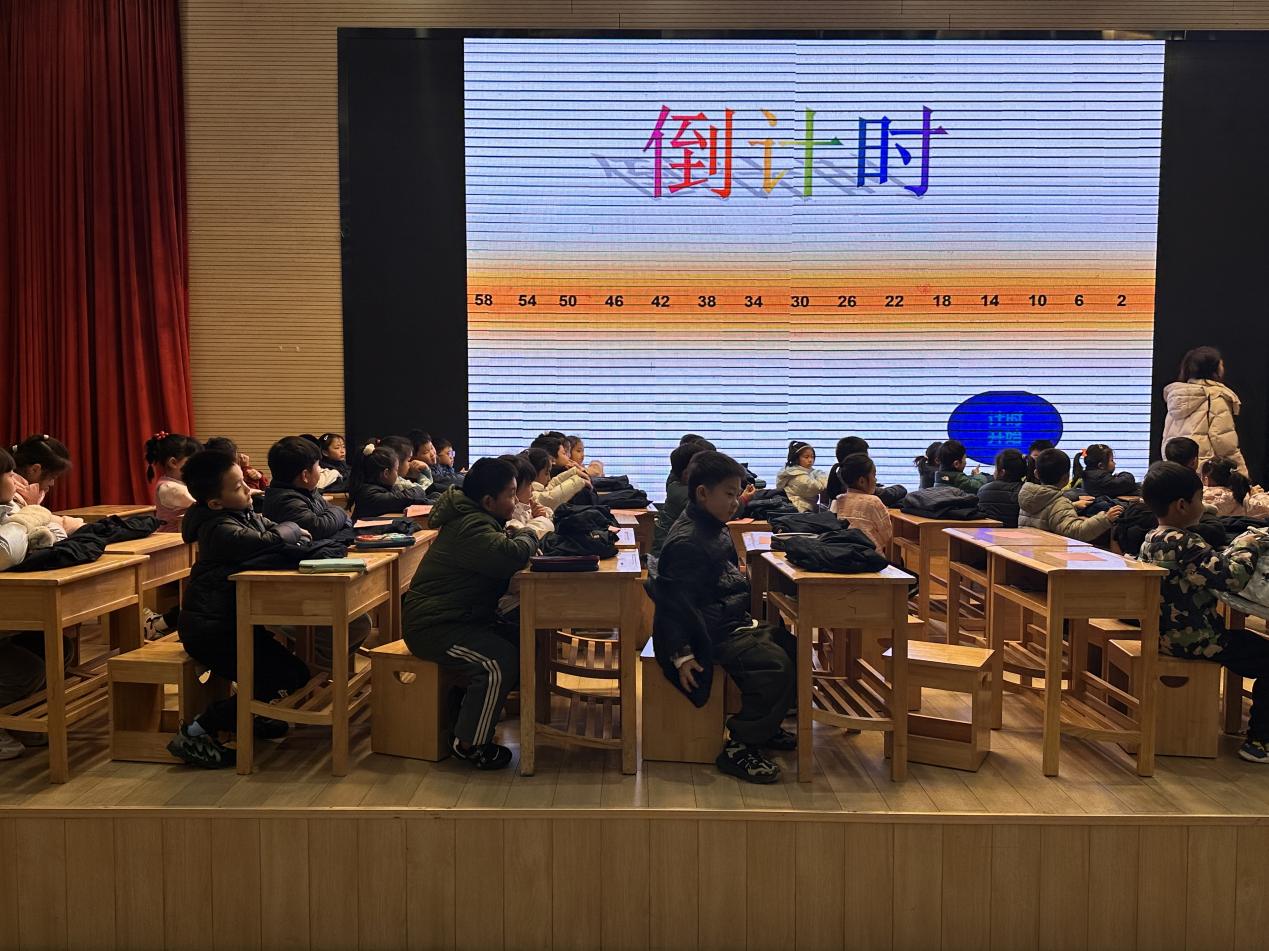 【湖畔•德育研习】把握成长规律，促进学生自立——班主任工作会议_html_m560b8639.jpg