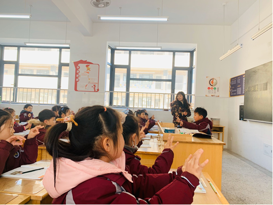 【博学广志】“开放课堂”显精彩  教学研讨展新篇——金陵小学（广志路校区）“开放课堂”活动侧记_html_m64911cf0.png