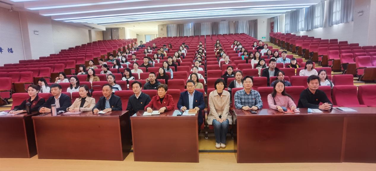 【湖畔·先锋示范】（主题党日）学习入心 奋勇前进——中共南京市金陵小学总支部集中收看二十大开幕会暨党课_html_m15616bf2.jpg