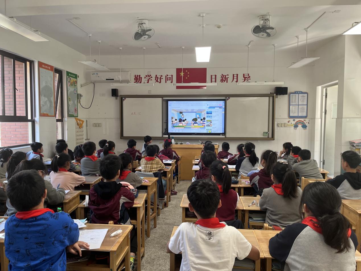 【湖畔·共佑安全】抓常态演练，护平安校园——金陵小学（仙林湖校区）开展地震应急疏散演练活动_html_m597ad79a.jpg