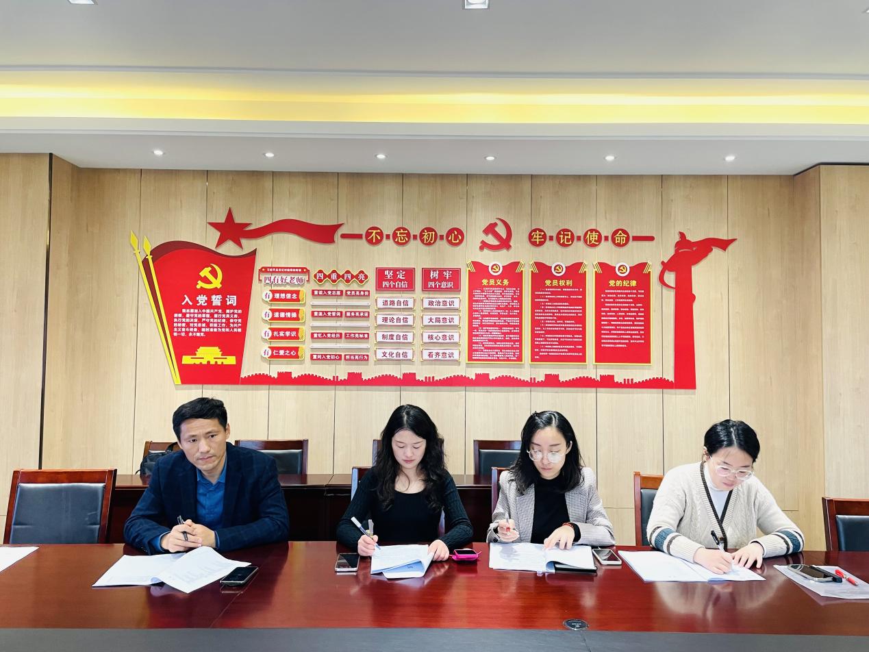 【湖畔·科研引领】课题研究结硕果，砥砺前行谱新篇——栖霞区十三五规划课题结题论证_html_e889928.jpg