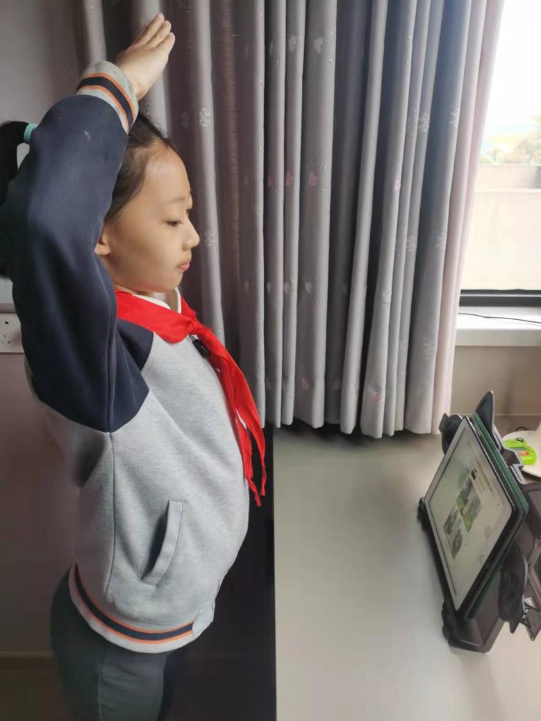 【博学广志】清明云祭扫 丰碑励童心——金陵小学广志路校区清明节云端祭扫活动(1)_html_m601e514f.jpg