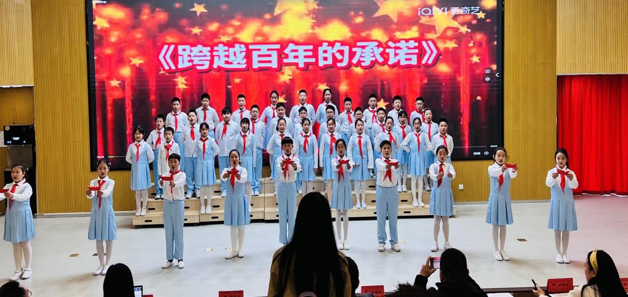 【博学广志】红歌传唱·童心向党——记金小广志路校区第三届广志艺术节暨“萌娃唱红歌”主题活动五年级诗朗诵专场_html_295871bc.jpg