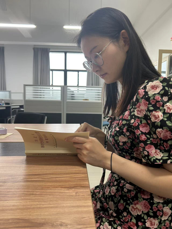 【湖畔·先锋示范】静心阅读 用心成长——中共南京市金陵小学仙林湖校区支部主题党日活动_html_3b750f1f.png