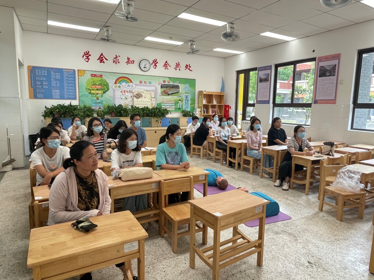 校园守护，就在身边_html_m201d2be.jpg