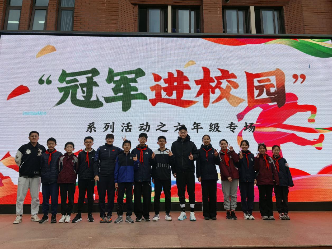 冠军精神 点亮校园，冠军进校园系列活动——成雅凡、江帆携跨栏故事激励学子_html_m40fe3e85.jpg