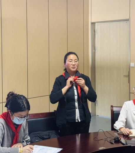 心系红领巾 当好引路人——林卫云名辅导员工作室举行一年级预备辅导员专题培训活动_html_m4b8486f5.jpg