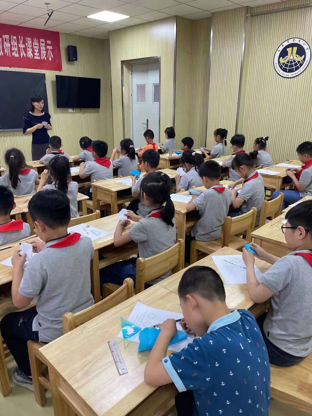 【湖畔光影】数学校本研修之课例研讨（124）_html_428846ad.jpg