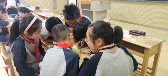 【湖畔光影】心育赛课扬帆启航，精彩纷呈展现风姿——第十届栖霞区学科教学带头人（小学心理）课堂考核活动_html_m1e83285b.jpg