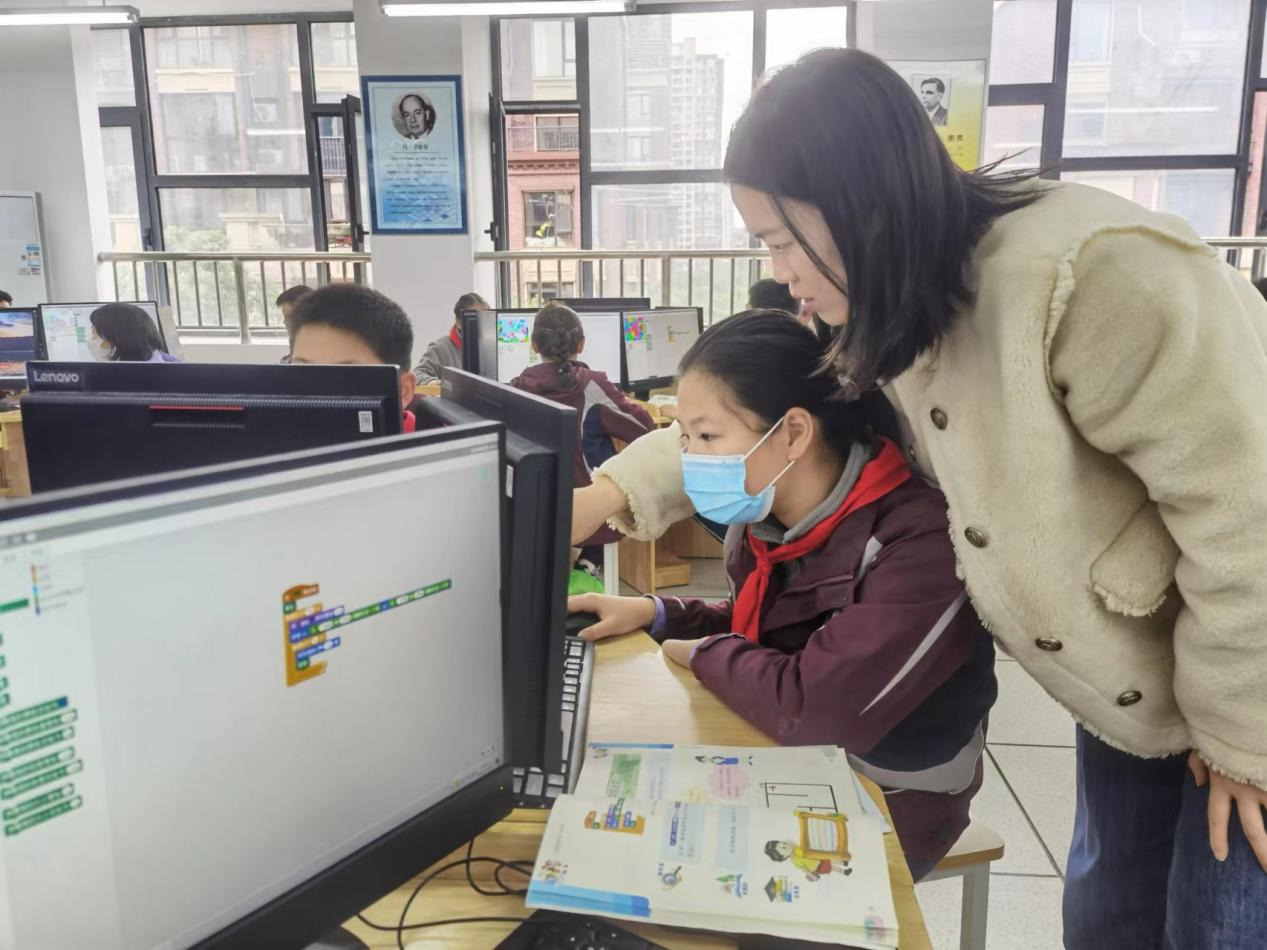 【博学广志】让思维可见 促学习发生——金陵小学广志路校区信息组校本主题研训活动_html_mf58776b.jpg