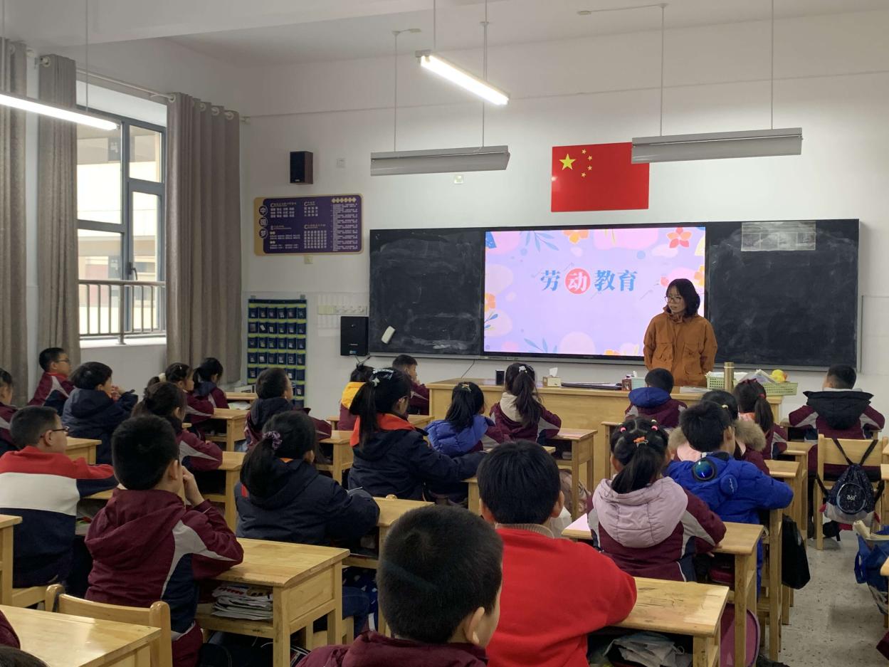 【博学广志】劳动砺心志 实践促成长——记南京市金陵小学广志路校区“劳动最光荣”主题班会活动_html_4cb25ffa.jpg