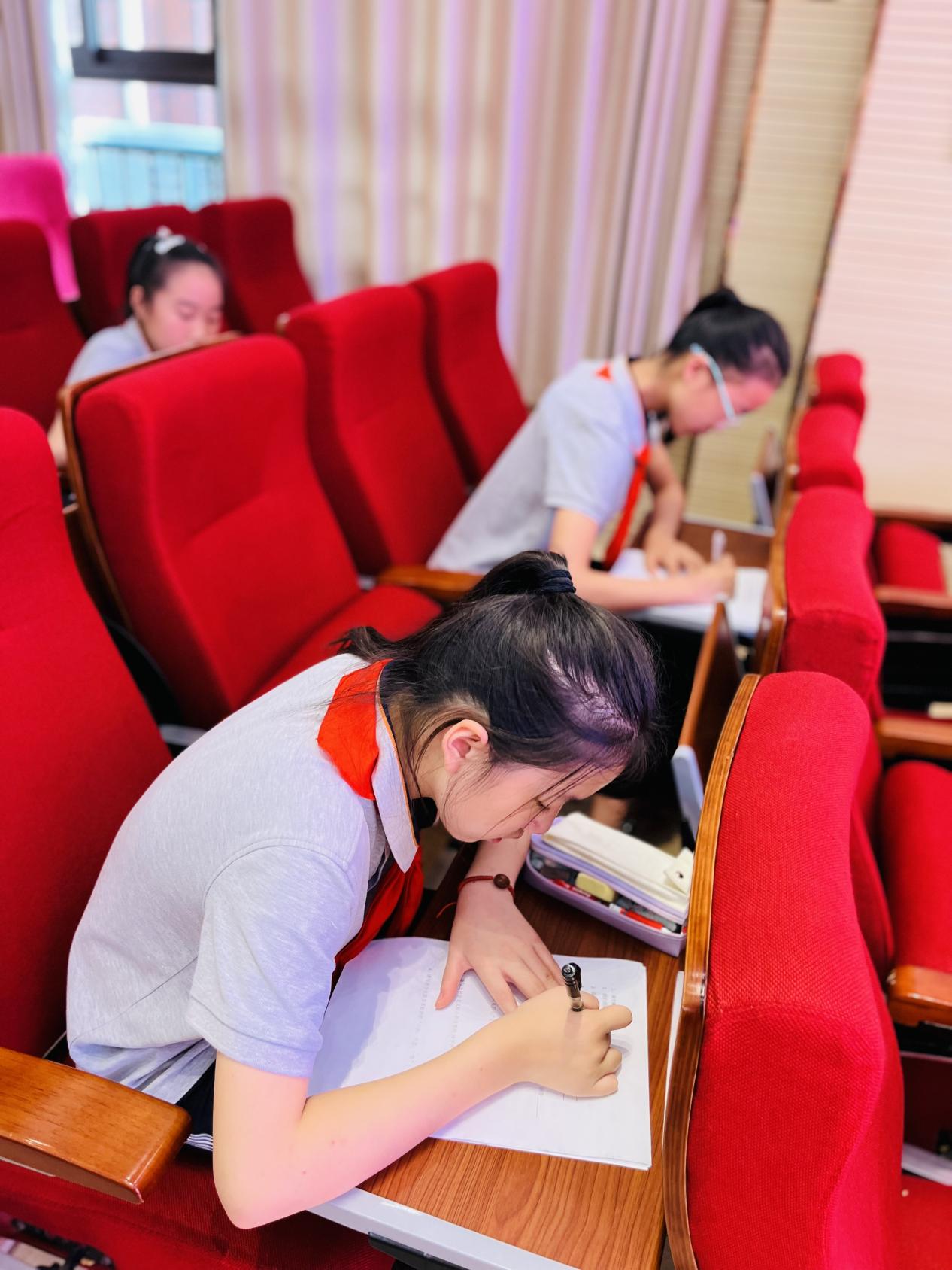 【湖畔·红领巾】逐梦红领巾，争做好队员——金陵小学（仙林湖校区）2023-2024学年大队委换届选举_html_m3fcdd61e.jpg