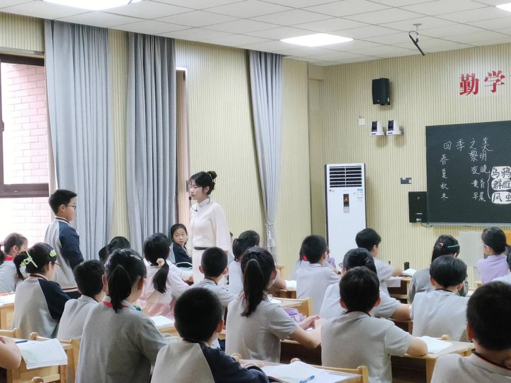 【湖畔·童化课堂】聚力前行蕴芬芳，语文教研促成长——金陵小学（仙林湖校区）语文组校本教研_html_45c7cf19.jpg