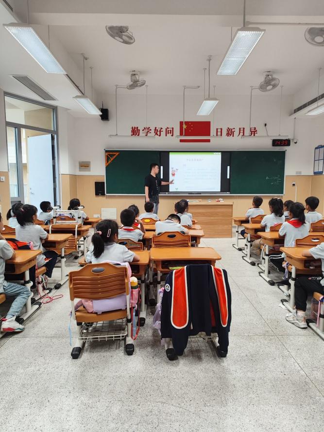 推广普通话 奋进新征程——金陵小学（仙林湖校区）第26届推普周纪实_html_m693687ec.jpg