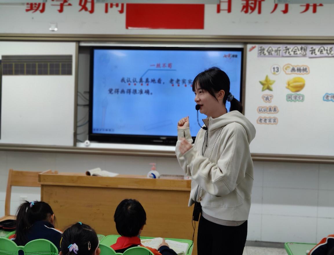 【湖畔·童化课堂】变换视角思考 表述不同看法——记金陵小学（仙林湖校区）二年级语文组教研活动_html_m466d1699.jpg