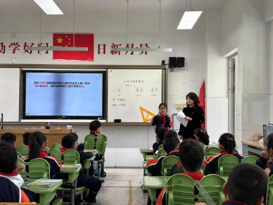 【湖畔·童化课堂】“量”从度中来  “感”从悟中来——数学校本研修之课例研讨（253）_html_m3b95ecea.jpg
