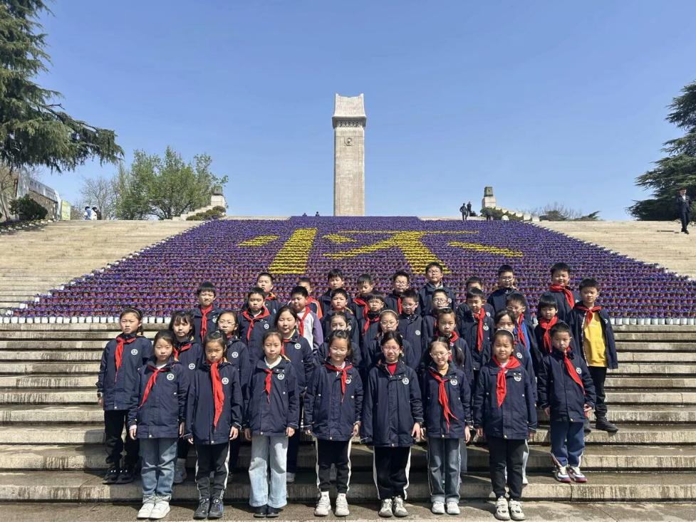 【湖畔·学生活动】缅怀革命先烈，传承红色基因，铸就爱国梦想——金陵小学（仙林湖校区）三年级春季综合实践活动_html_65da0e4e.jpg