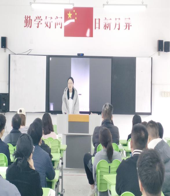 【湖畔·家校共育】共话成长路，携手小升初——南京市金陵小学（仙林湖校区）召开六年级家长会_html_m586d18d6.jpg
