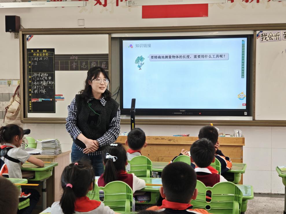 【湖畔·童化课堂】多维体验，探“分米”之妙——数学校本研修之课例研讨（251）_html_m56289cab.jpg