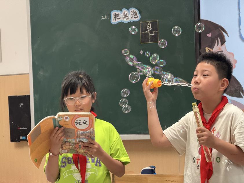 【湖畔·童化课堂】夏韵研语，童心绽华——记金陵小学（仙林湖校区）三年级语文组教研活动_html_m1e1053a9.jpg