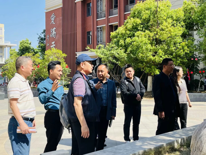 【湖畔·协同发展】不负春光 共话成长——记厦门校长团来访_html_m7431d516.png