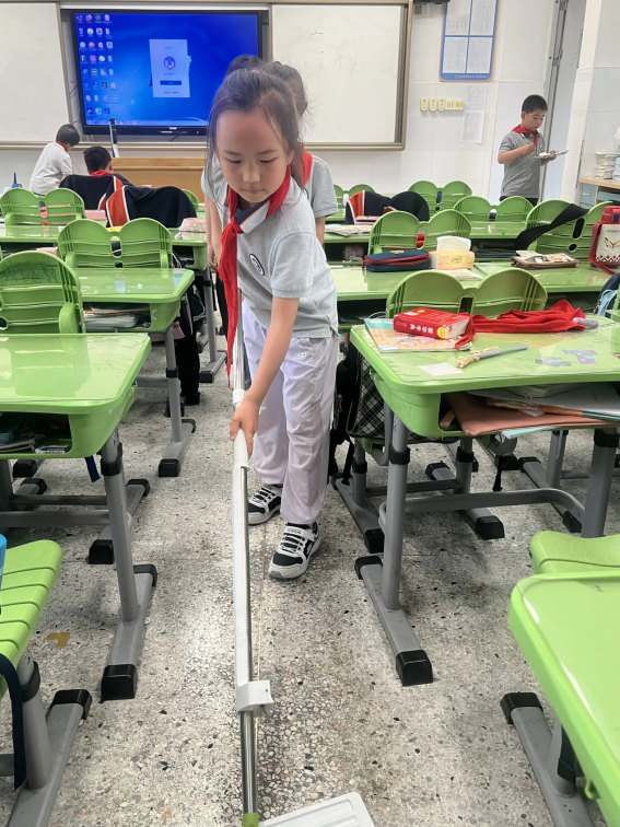 【湖畔·学生活动】劳动最光荣，争做劳动小达人——南京市金陵小学（仙林湖校区）五一劳动实践活动_html_6b03b888.png