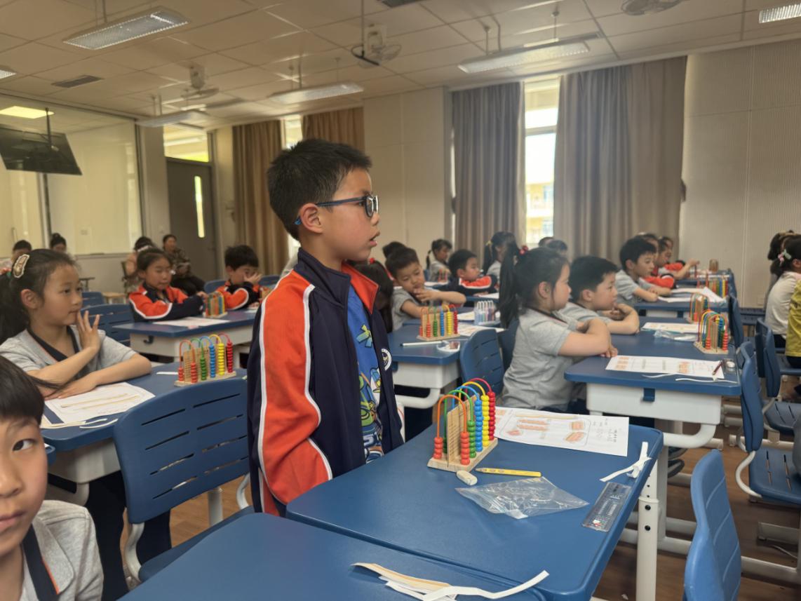 【湖畔•童化课堂】从故事到实践，让数学“活”起来——数学故事汇之课例研讨（154）_html_32c79b3f.jpg