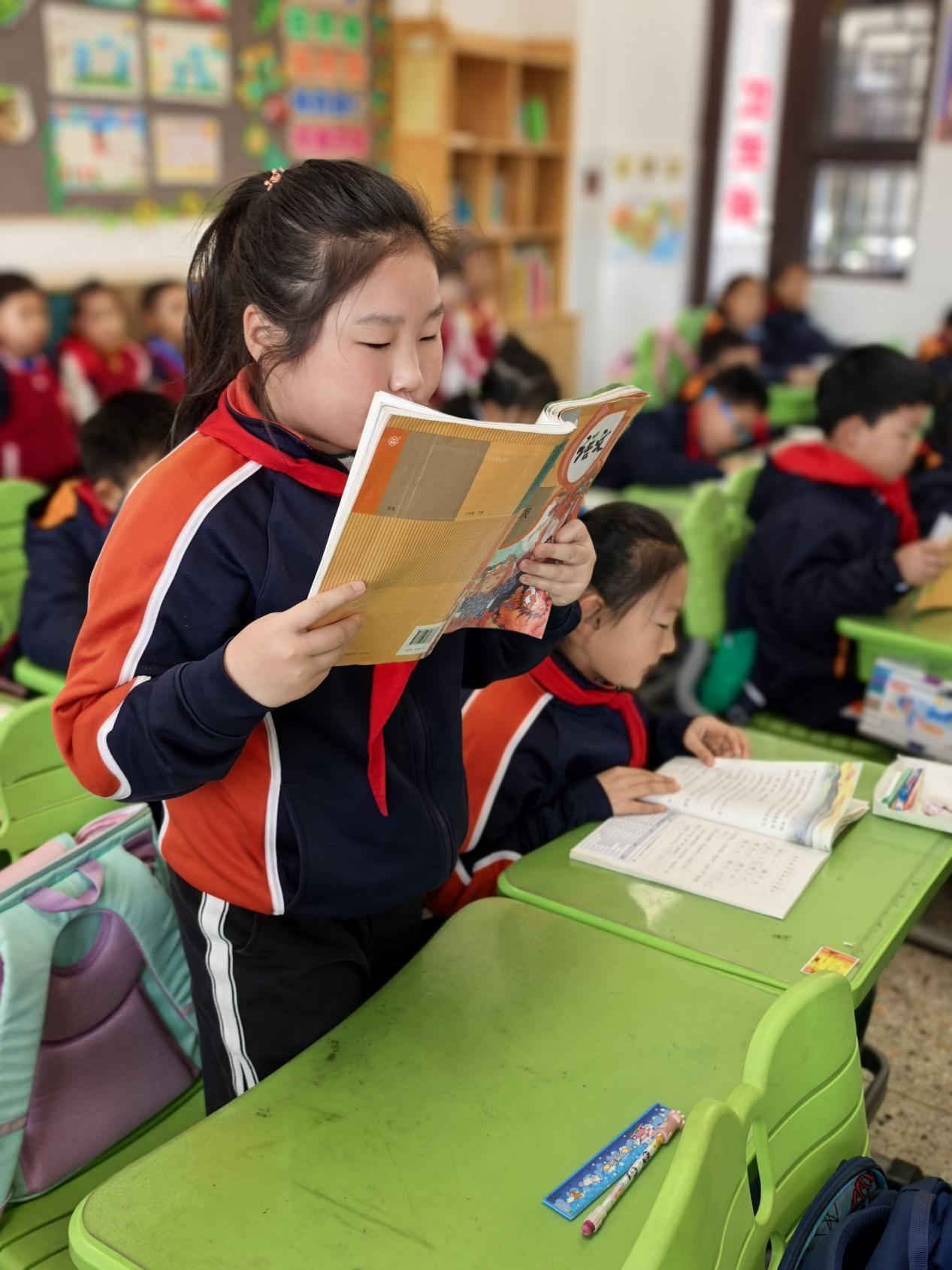 【湖畔·童化课堂】《枫树上的喜鹊》教研之旅：探寻童真语文课堂——记二年级语文组组内教研_html_8df20b.jpg